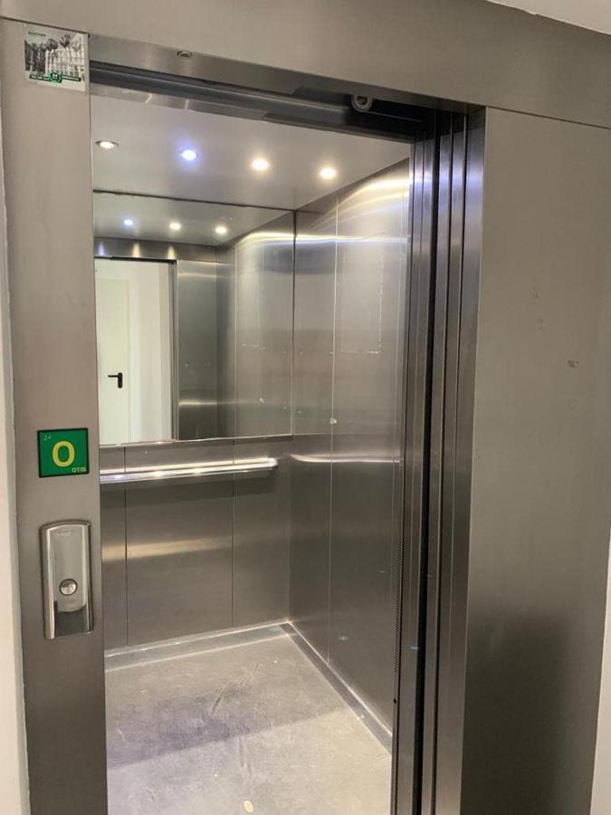 -Malagasunapts- Modern Citycentre Pool&Parking Екстер'єр фото