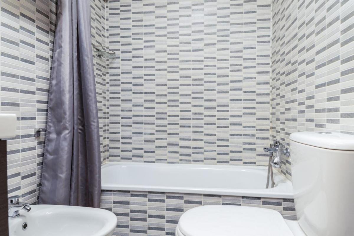 -Malagasunapts- Modern Citycentre Pool&Parking Екстер'єр фото